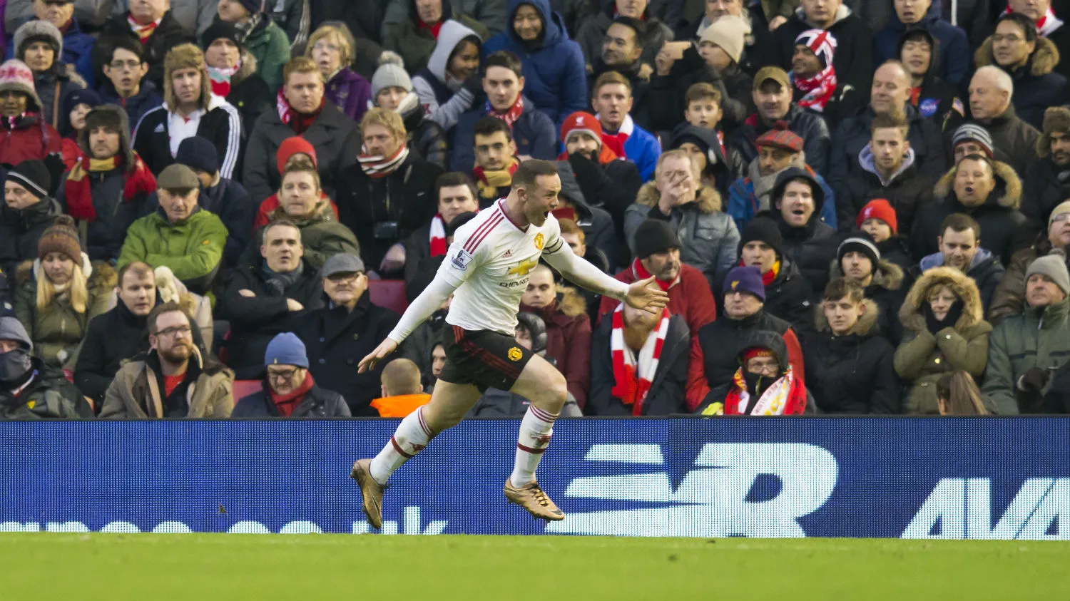 Rooney salva o United e d&aacute; ao Liverpool uma li&ccedil;&atilde;o sobre desperd&iacute;cio