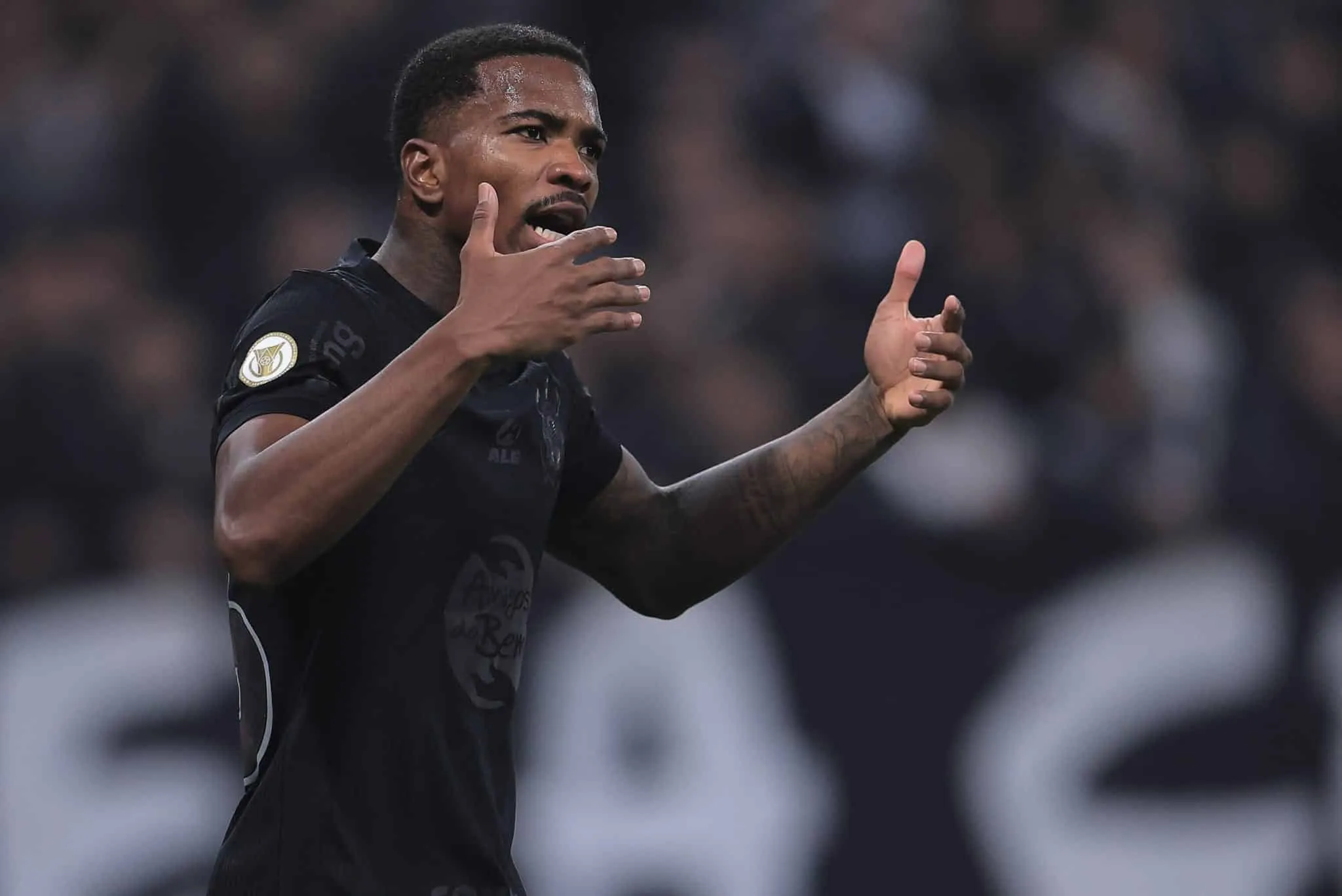 Corinthians multa Cac&aacute; ap&oacute;s rea&ccedil;&atilde;o explosiva contra jornalistas; entenda o que motivou a atitude
