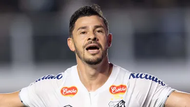 Modorrenta atua&ccedil;&atilde;o n&atilde;o impede o Santos de voltar a liderar a S&eacute;rie B