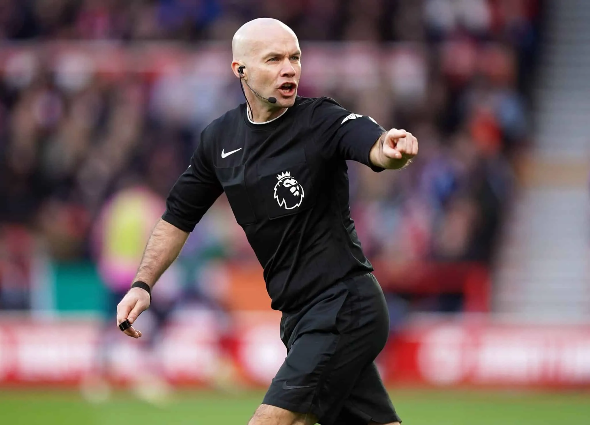 Premier League cruza os bra&ccedil;os para arbitragem tr&aacute;gica e Forest se sente (mais uma vez) prejudicado