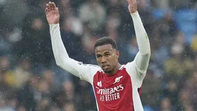 &lsquo;Inevit&aacute;vel&rsquo;: Gabriel Magalh&atilde;es e Raya roubam a cena em empate dram&aacute;tico entre Arsenal e City