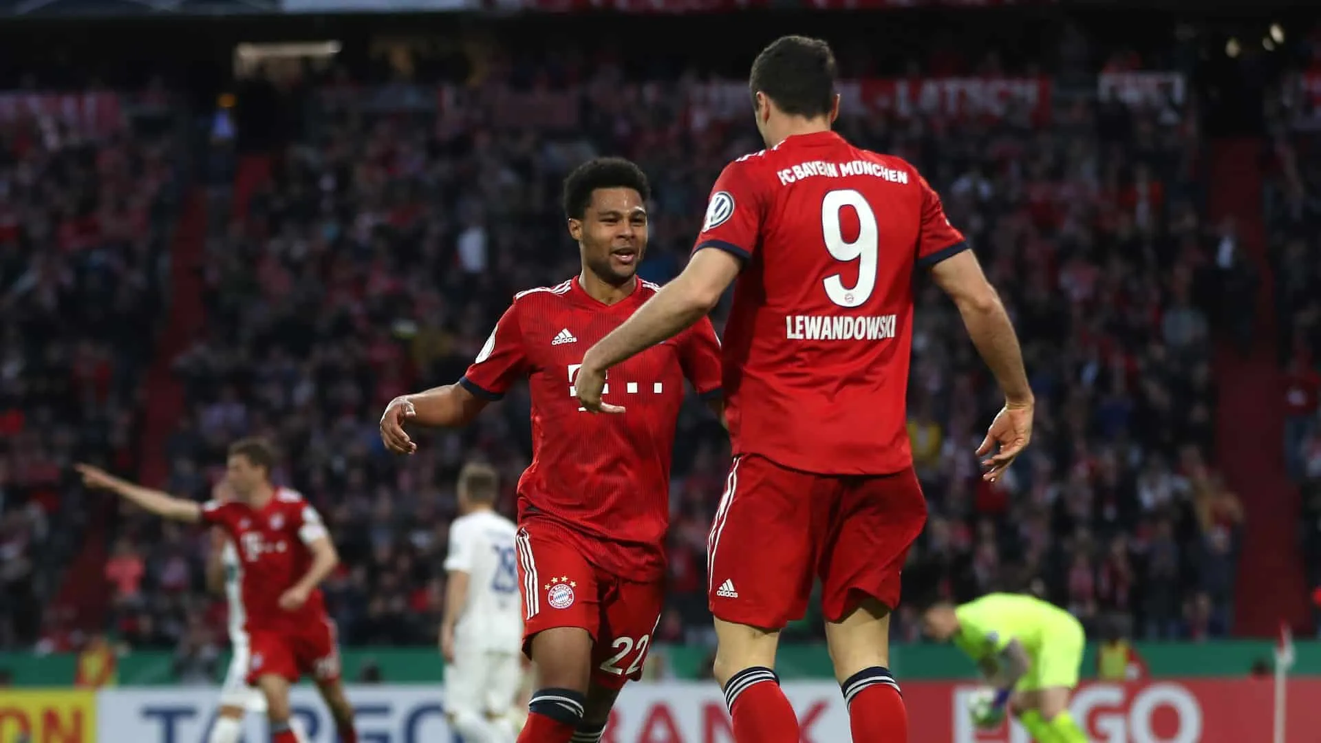 Abriram as torneiras dos gols: Bayern vence Heidenheim por 5 a 4 em jogo maluco na Copa da Alemanha