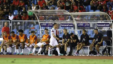 Expuls&atilde;o de Sergi&ntilde;o Dest foi chamada de &lsquo;erro est&uacute;pido&rsquo; pelo t&eacute;cnico e criticada por companheiros