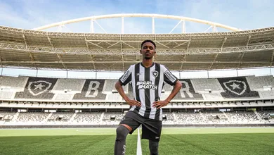Botafogo confirma volta de atacante Jeffinho e avan&ccedil;a por Savarino
