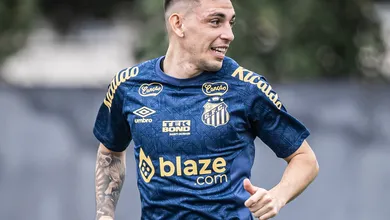 Em meio a problemas nas laterais, Escobar pode ser a novidade do Santos contra o Ava&iacute;