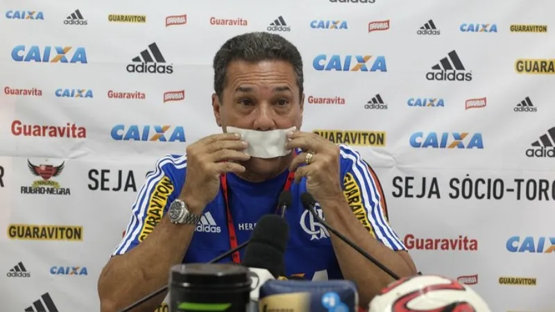 O discurso de Luxa d&aacute; a deixa para as torcidas fazerem um Fla-Flu hist&oacute;rico: de luta por mudan&ccedil;as