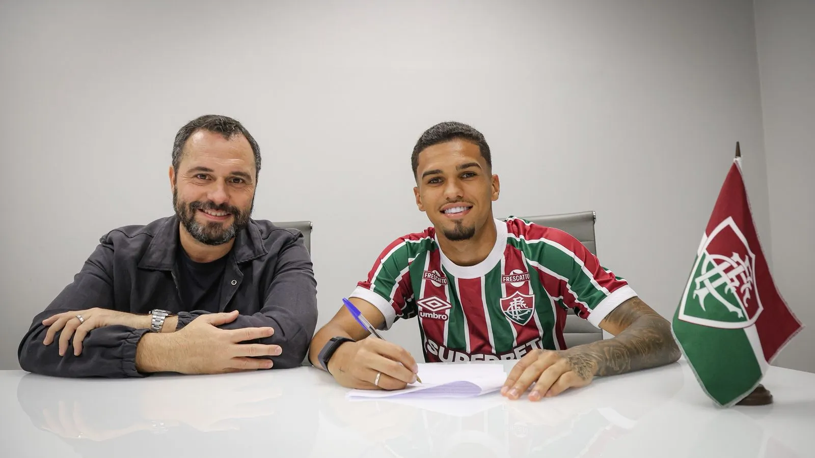 Riquelme renovou seu v&iacute;nculo com o Fluminense at&eacute; 2030 