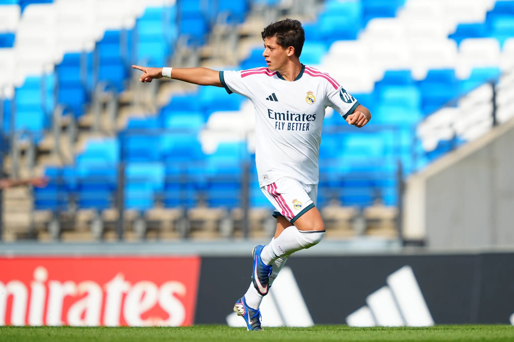 Arda G&uuml;ler em a&ccedil;&atilde;o durante amistoso entre Real Madrid x Legan&eacute;s