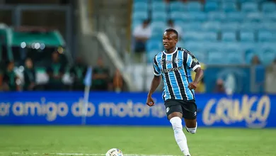 Erros justificam cautela de Renato com Nathan Fernandes, que pode ser o substituto de Soteldo no Gr&ecirc;mio