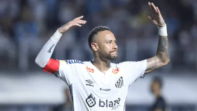 Calor desidrata at&eacute; zagueiro do Santos, mas gol de Neymar muda tudo no Paulist&atilde;o