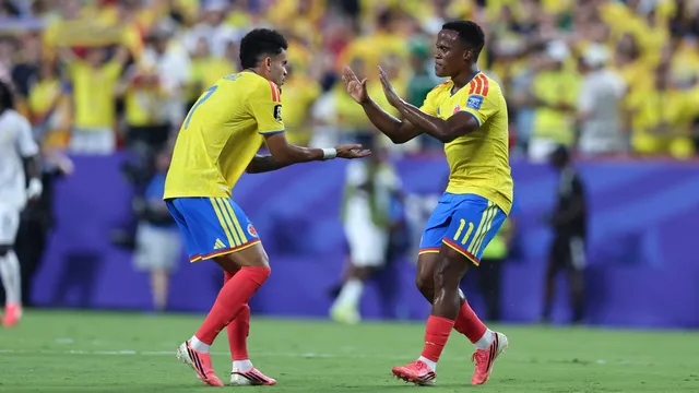 Col&ocirc;mbia 1 x 0 Gana: Su&aacute;rez sai do banco, d&aacute; assist&ecirc;ncia e acaba com o sonho africano em seis minutos