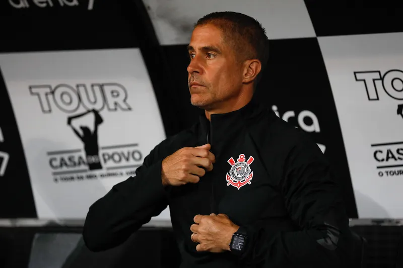 Sylvinho na &eacute;poca de treinador do Corinthians