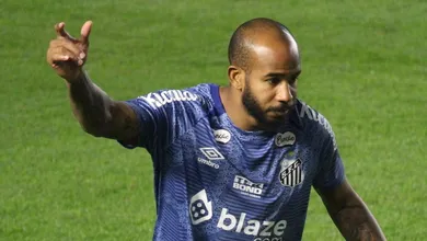 Santos se desdobra para justificar, mas n&atilde;o sabe o que fazer com Patrick