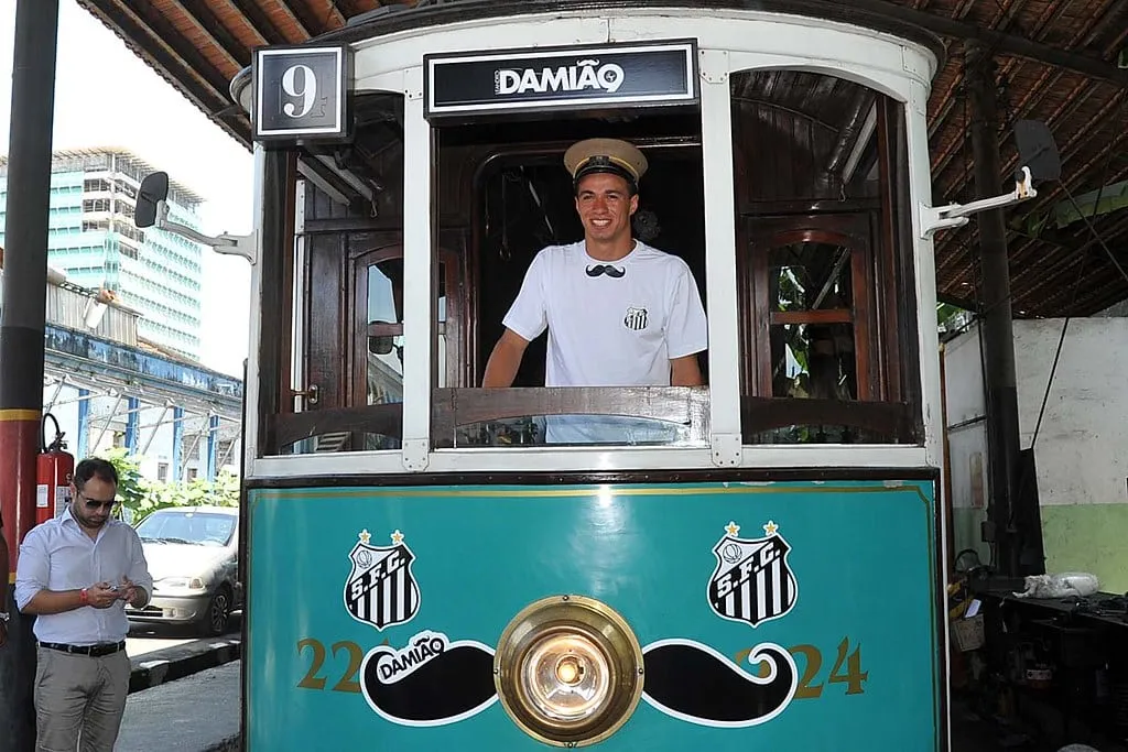Santos quer usar parte das vendas de &Acirc;ngelo e Deivid para quitar d&iacute;vidas por Dami&atilde;o e Cueva