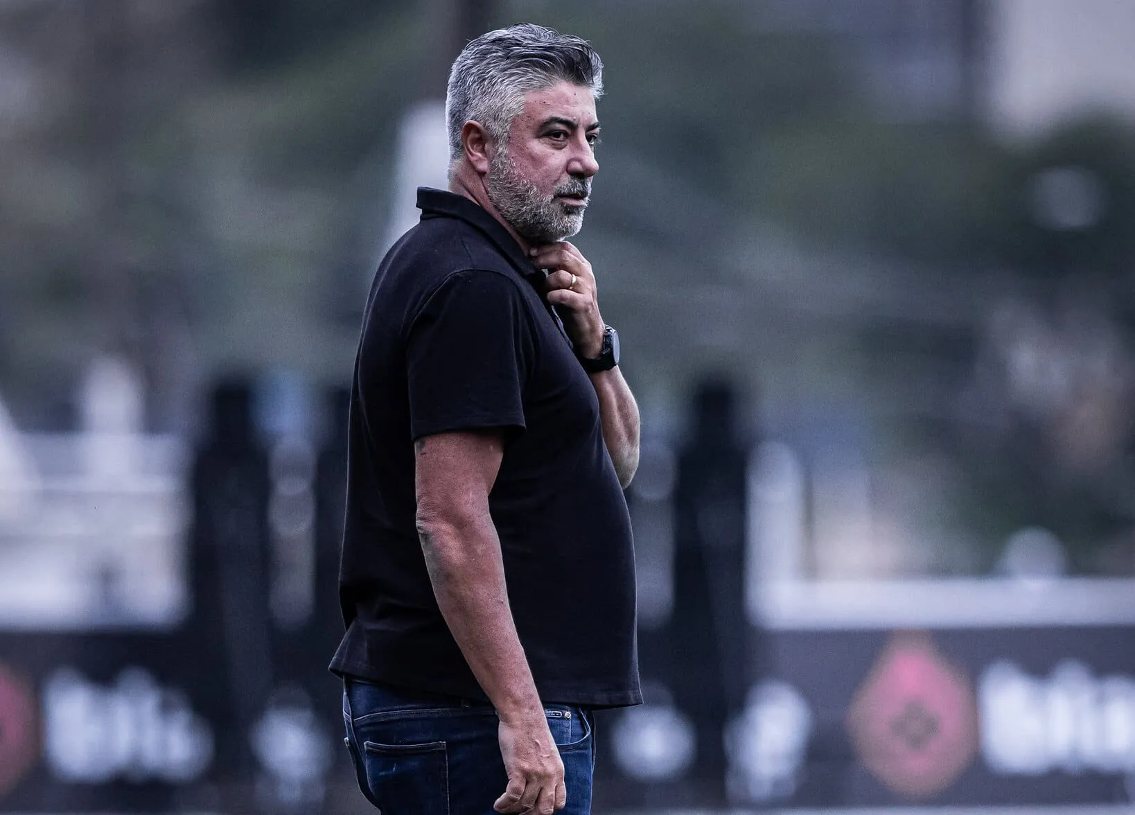 Gallo, h&aacute; quase 1 m&ecirc;s no Santos, diz que olha para o mundo todo buscando refor&ccedil;os