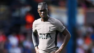 Jogador do Tottenham posta v&iacute;deo usando droga psicoativa e pode ter puni&ccedil;&atilde;o