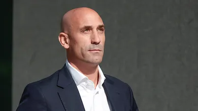 Justi&ccedil;a desportiva espanhola segue passos da FIFA e bane (merecidamente) Rubiales por tr&ecirc;s anos