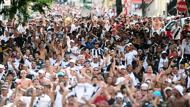 Que times demoraram mais tempo para comemorar seu primeiro grande t&iacute;tulo?