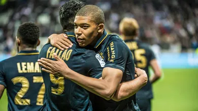 Mbapp&eacute; e Falcao decidem de novo: Monaco bate o Lyon fora e recupera a lideran&ccedil;a