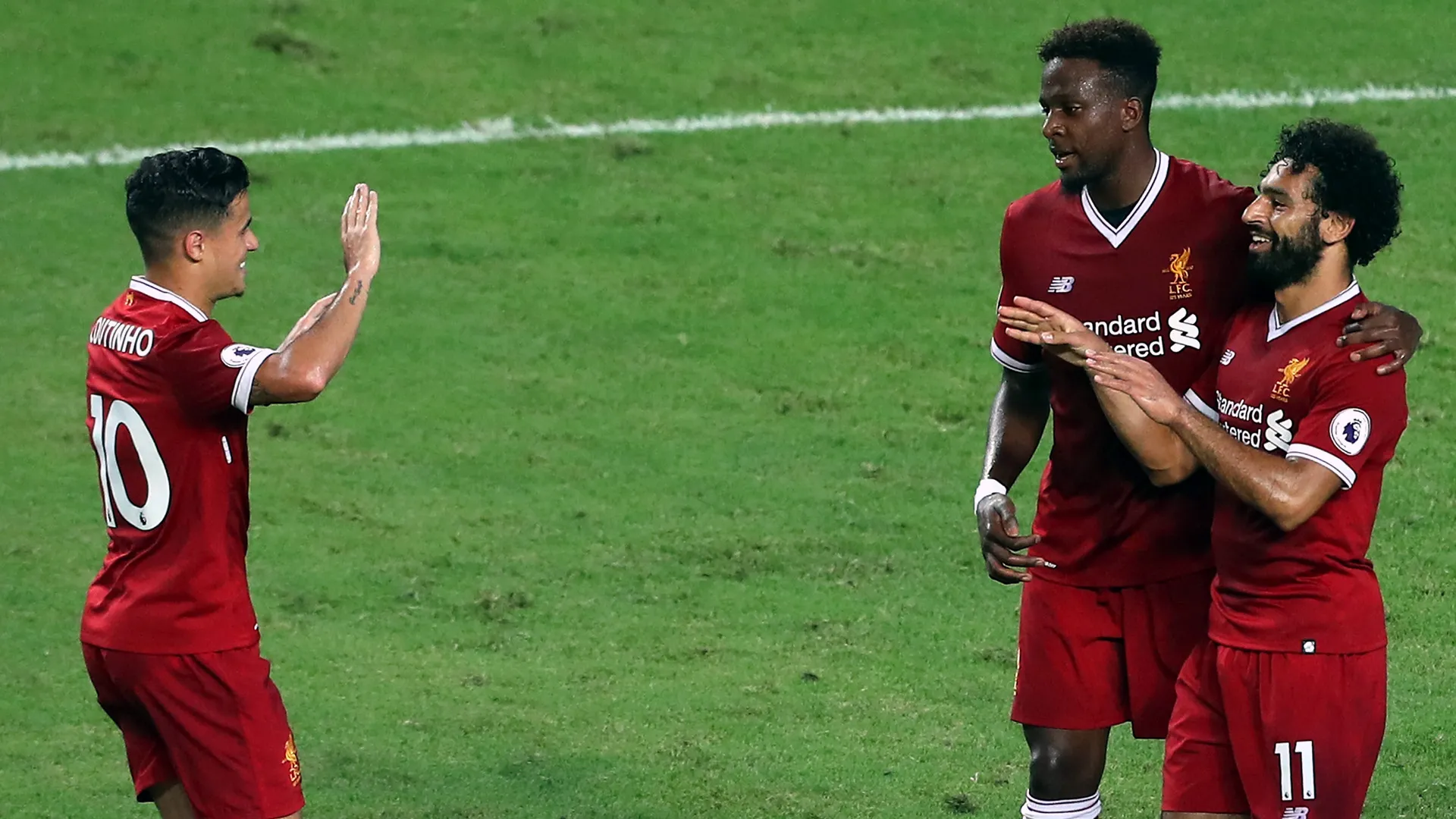 Coutinho j&aacute; come&ccedil;ou a temporada no Liverpool com passe de cavadinha e gola&ccedil;o