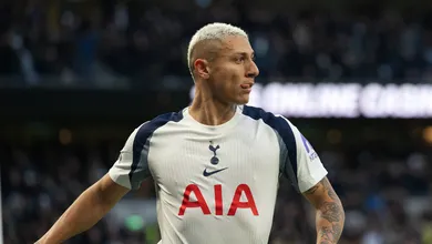 No duelo de 9 brasileiros, Richarlison entra em &lsquo;clima de Copa&rsquo;, mas n&atilde;o &eacute; maior not&iacute;cia do Tottenham