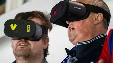 Torcedor com defici&ecirc;ncia visual se torna o primeiro a comentar um jogo da Premier League