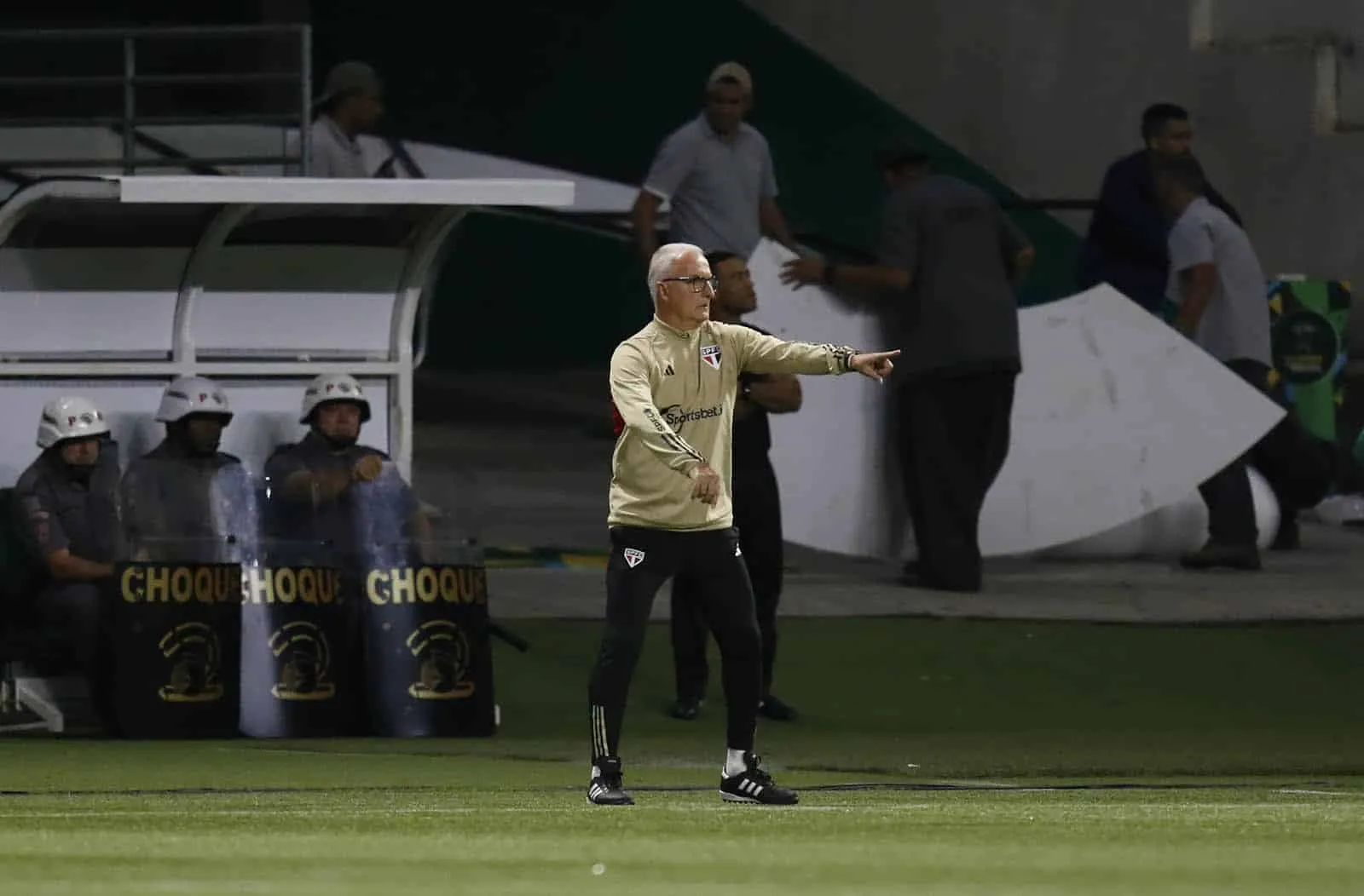 Dorival d&aacute; resposta ir&ocirc;nica ap&oacute;s vaga sobre Palmeiras: &ldquo;&Eacute; muita sorte&rdquo;