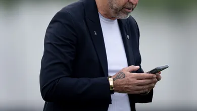 Conselho do Corinthians adota nova estrat&eacute;gia para votar impeachment de Augusto Melo