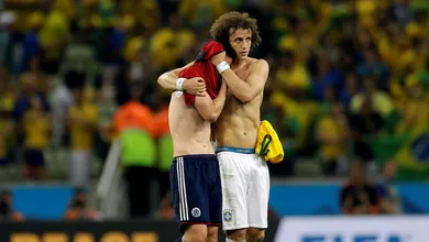 Aqui est&aacute; a conversa de David Luiz e James que voc&ecirc; ainda n&atilde;o tinha visto