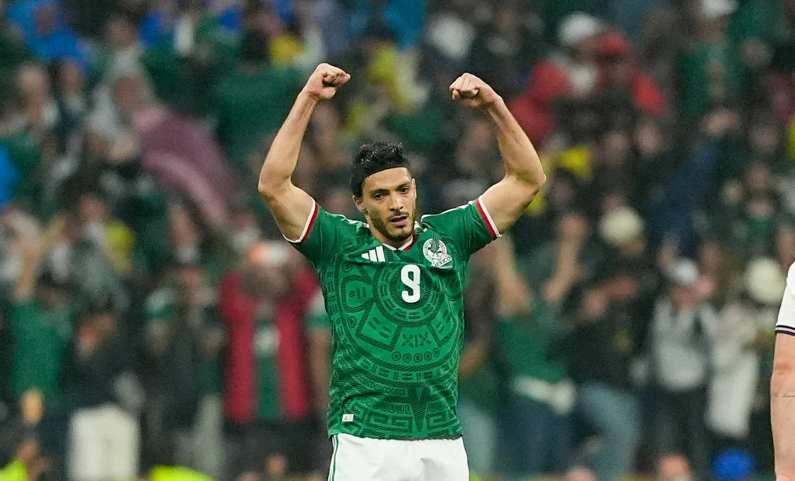 Ra&uacute;l Jim&eacute;nez celebra gol do M&eacute;xico na Copa do Mundo