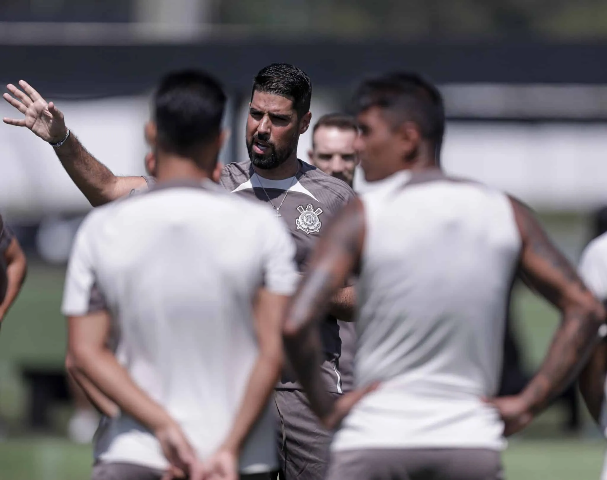 Fim da novela: Corinthians regulariza e anuncia Ant&oacute;nio Oliveira, novo treinador estreia no domingo