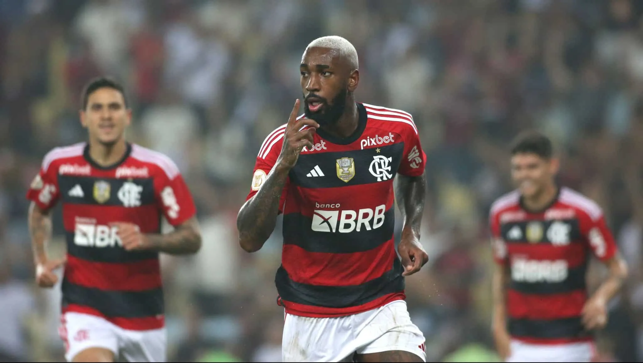 O Flamengo aproveitou outro cl&aacute;ssico para se encher mais de confian&ccedil;a, com um primeiro tempo avassalador contra o Vasco