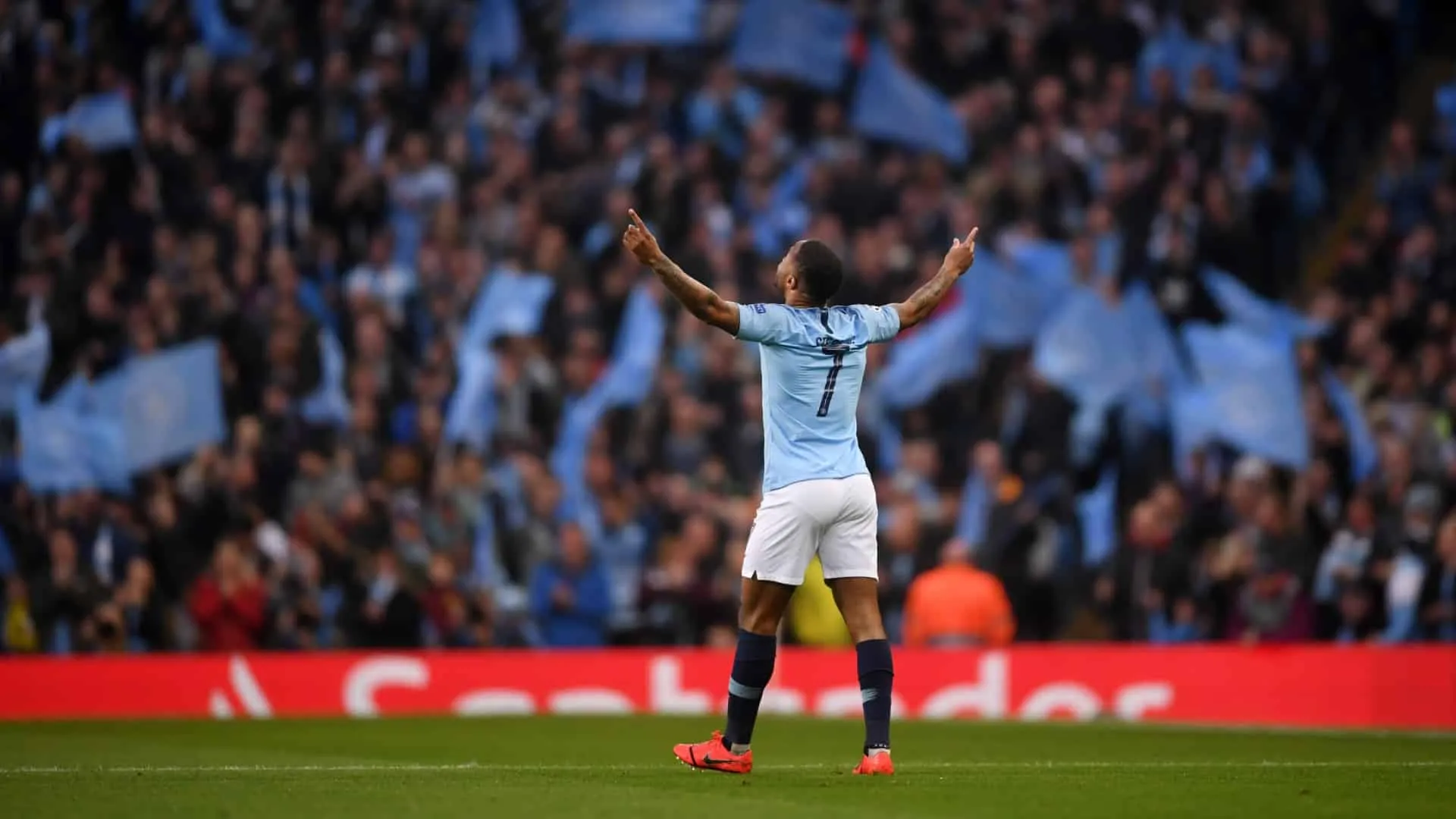 Sterling afirma que a luta contra o racismo &eacute; uma forma de proteger as pr&oacute;ximas gera&ccedil;&otilde;es