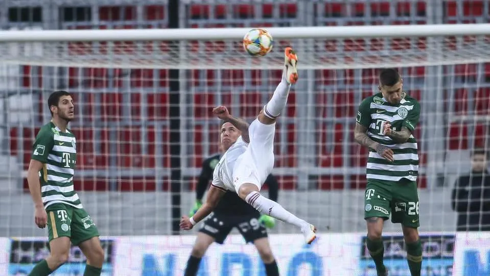 N&atilde;o &eacute; exagero dizer que este h&uacute;ngaro de 18 anos fez a estreia mais espetacular do futebol
