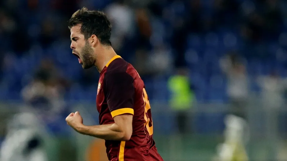 Um dos melhores cobradores de falta da atualidade? Olha s&oacute; o gola&ccedil;o do Pjanic