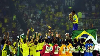 30 de junho em Copas: em 2002, o mundo ouviu &ldquo;Regina, eu te amo&rdquo; na conquista do penta do Brasil
