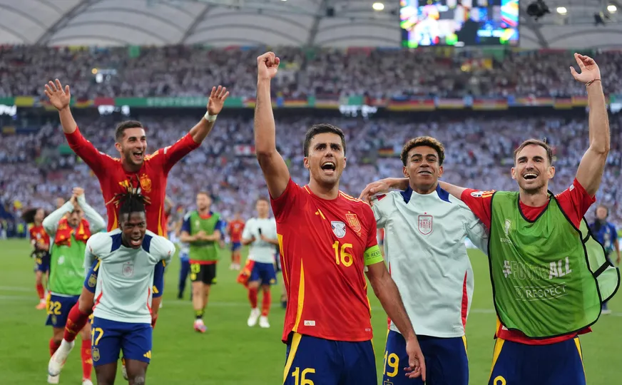 Jogadores espanh&oacute;is celebram classifica&ccedil;&atilde;o contra a Alemanha 