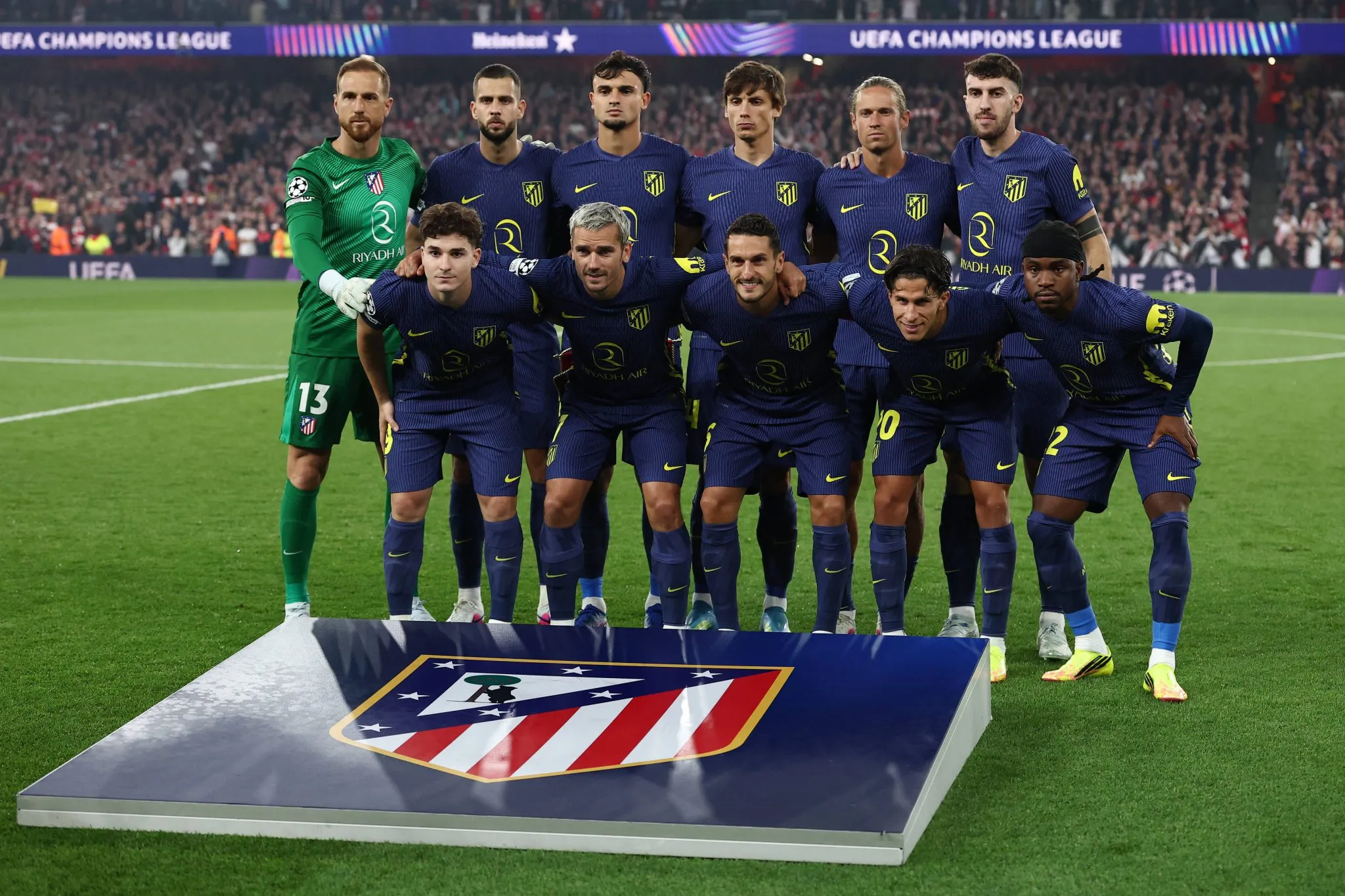 Time do Atl&eacute;tico de Madrid perfilado antes de semifinal contra o Arsenal