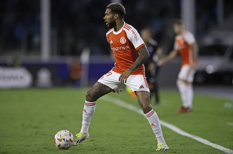 Wesley em a&ccedil;&atilde;o pelo Internacional
