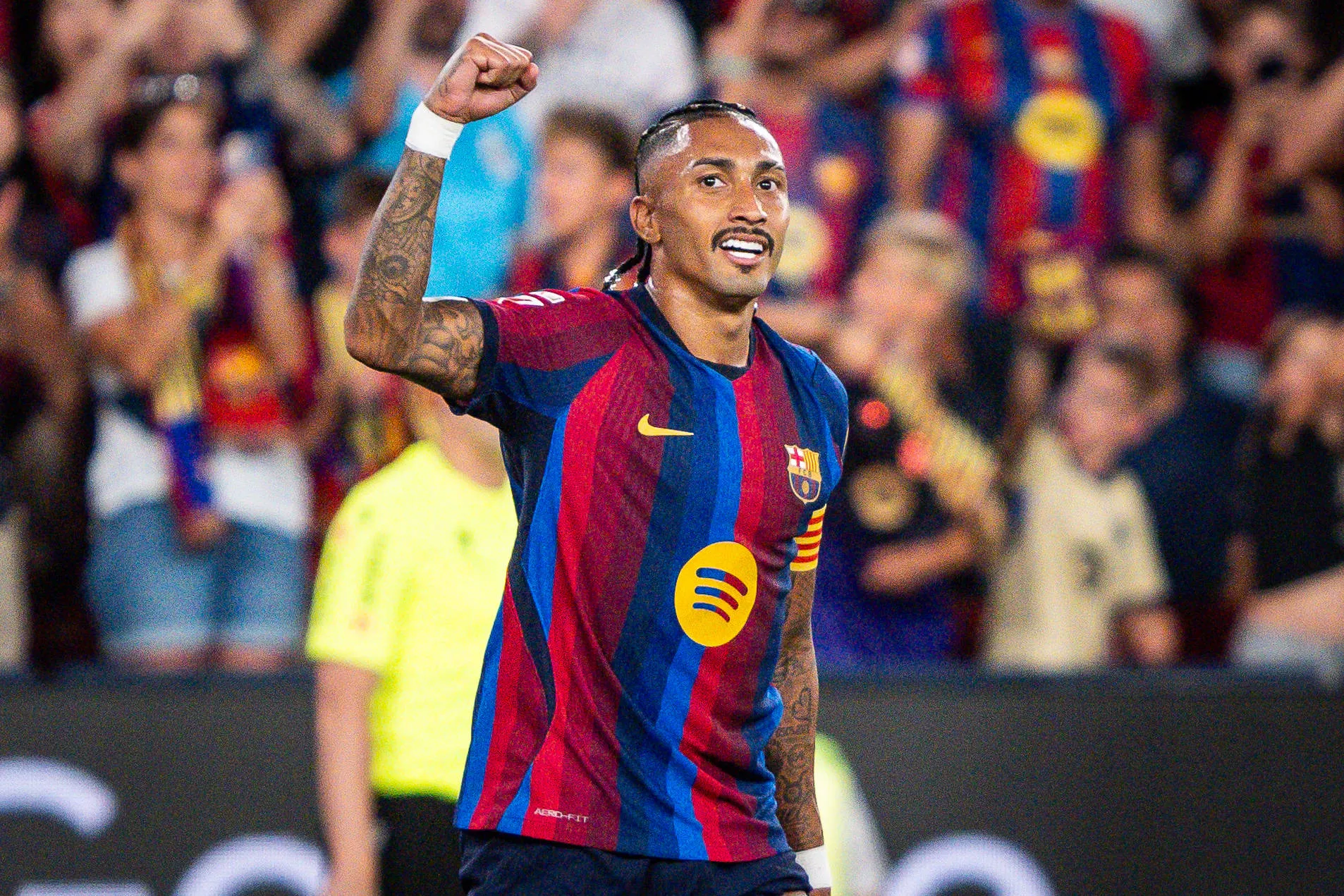 Raphinha celebra gol do Barcelona