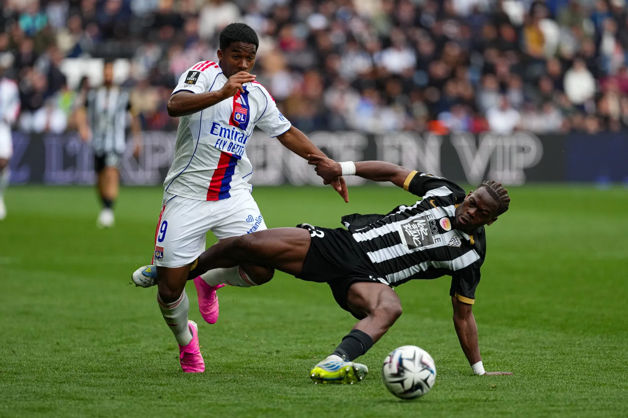 Endrick ficou apagado em Angers x Lyon (Foto: Dave Winter/FEP/Icon Sport)