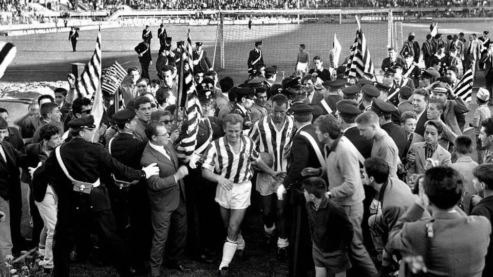 O 9 a 1 da Juventus sobre a Inter em 1961, jogo que fomentou a grande rivalidade nacional