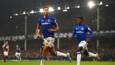 Ancelotti estreou pelo Everton com vit&oacute;ria magra sobre o Burnley, mas que d&aacute; um respiro ao time