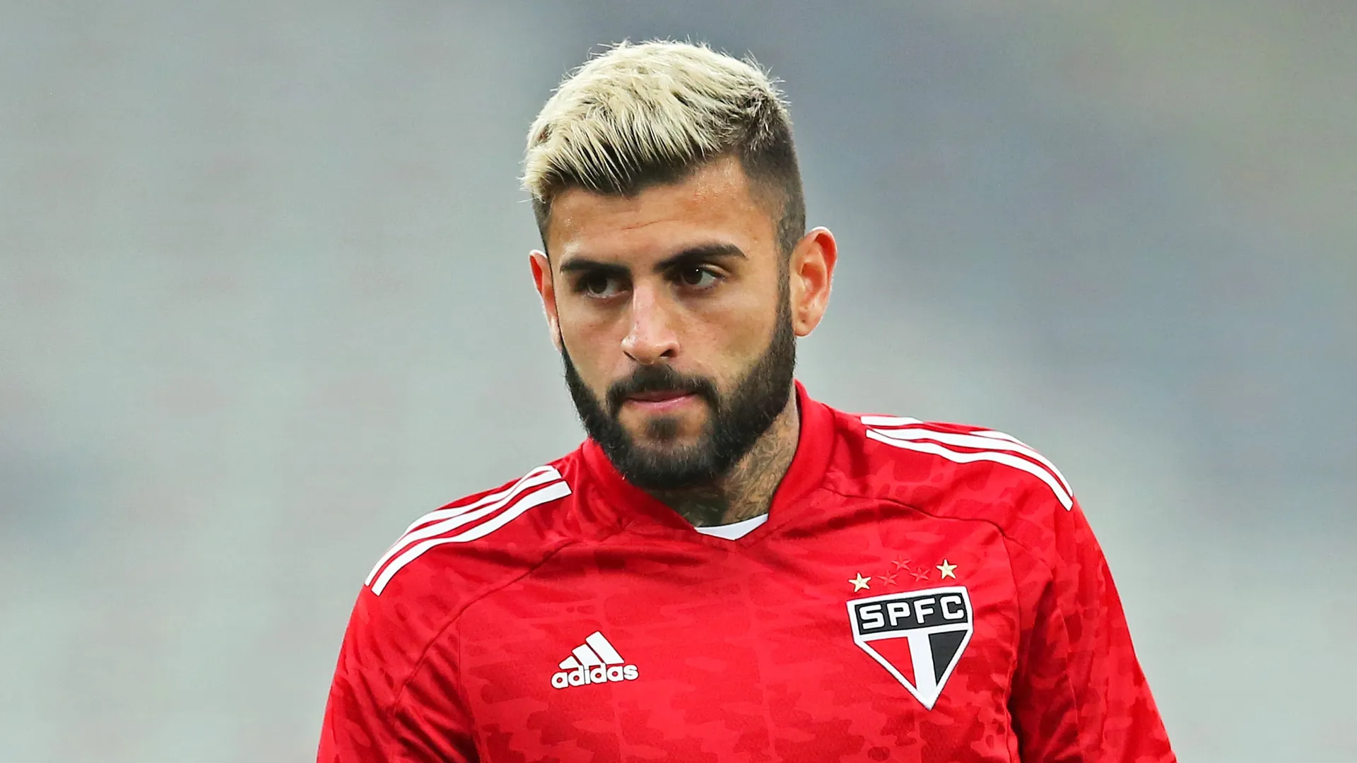 Liziero durante aquecimento pelo S&atilde;o Paulo (Foto: Icon Sport)