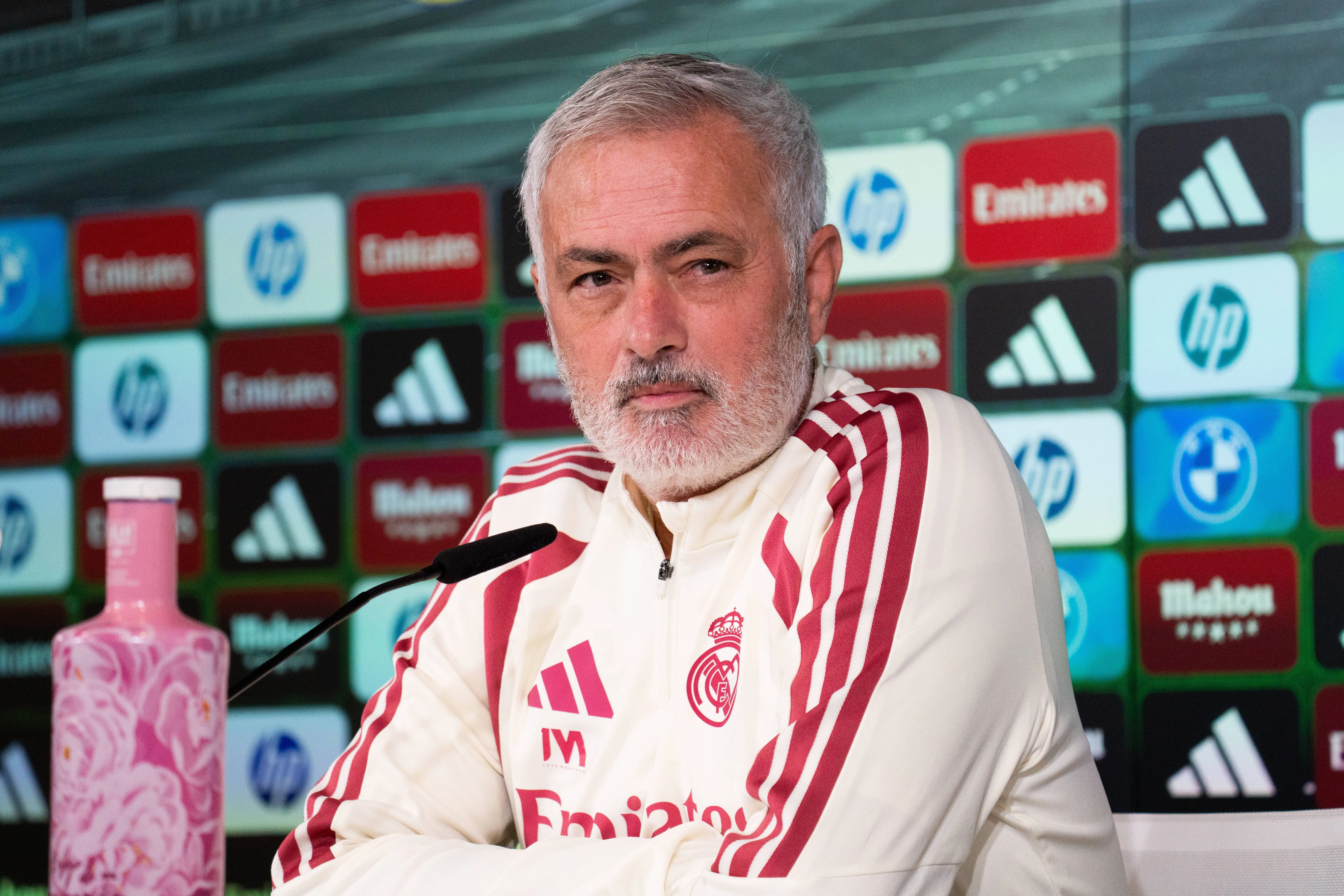 Jos&eacute; Mourinho durante entrevista coletiva