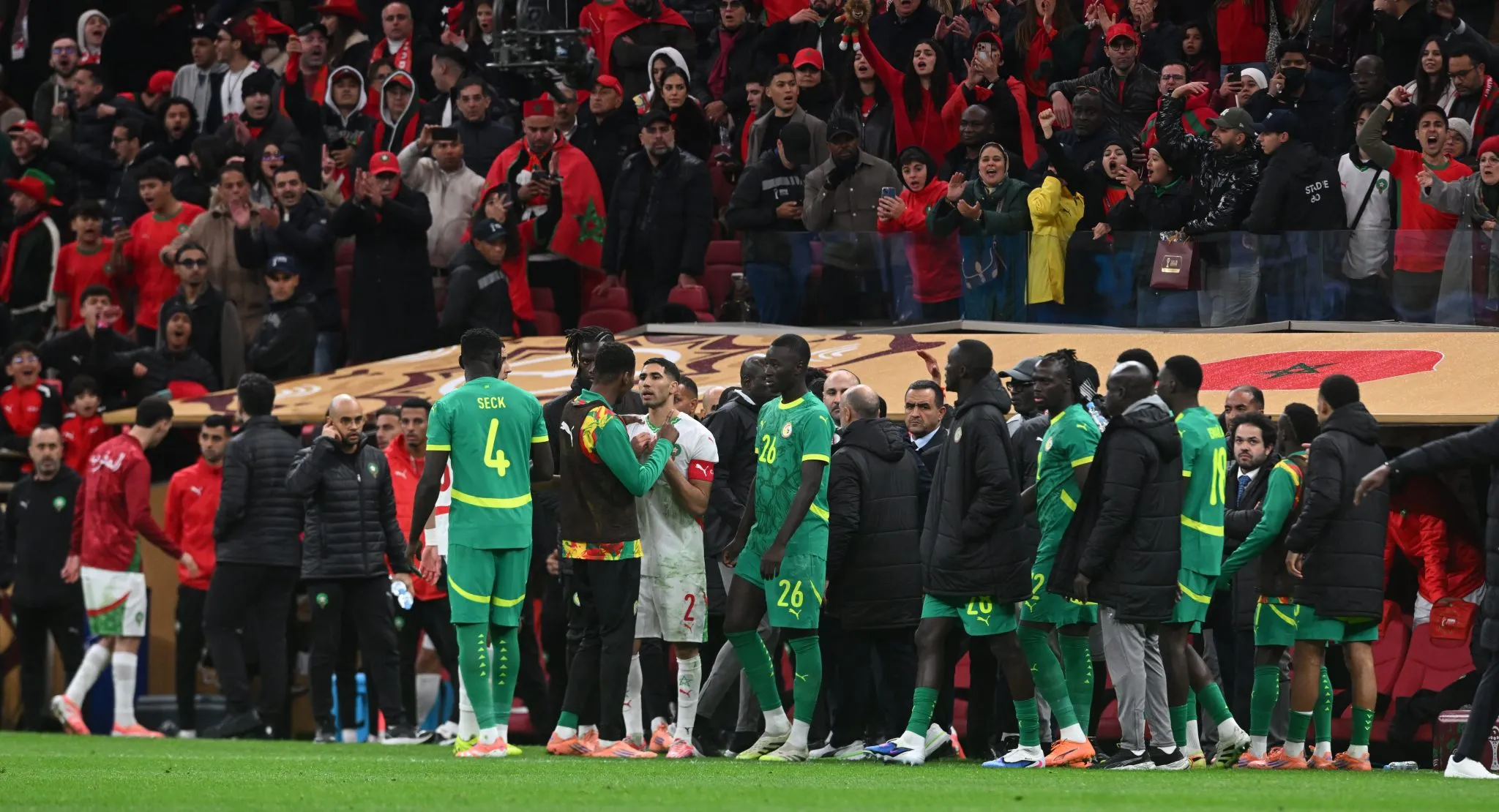 Jogadores de Senegal deixam o gramado na final da Copa Africana de Na&ccedil;&otilde;es (Foto: Iconsport)