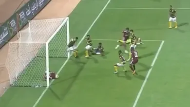 O Al-Faisaly teve um gol cortado em cima da linha &ndash; pelo bumbum do pr&oacute;prio companheiro