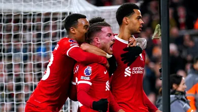 Antes de final, esfacelado Liverpool goleia Luton de virada e se mant&eacute;m firme na lideran&ccedil;a da Premier League