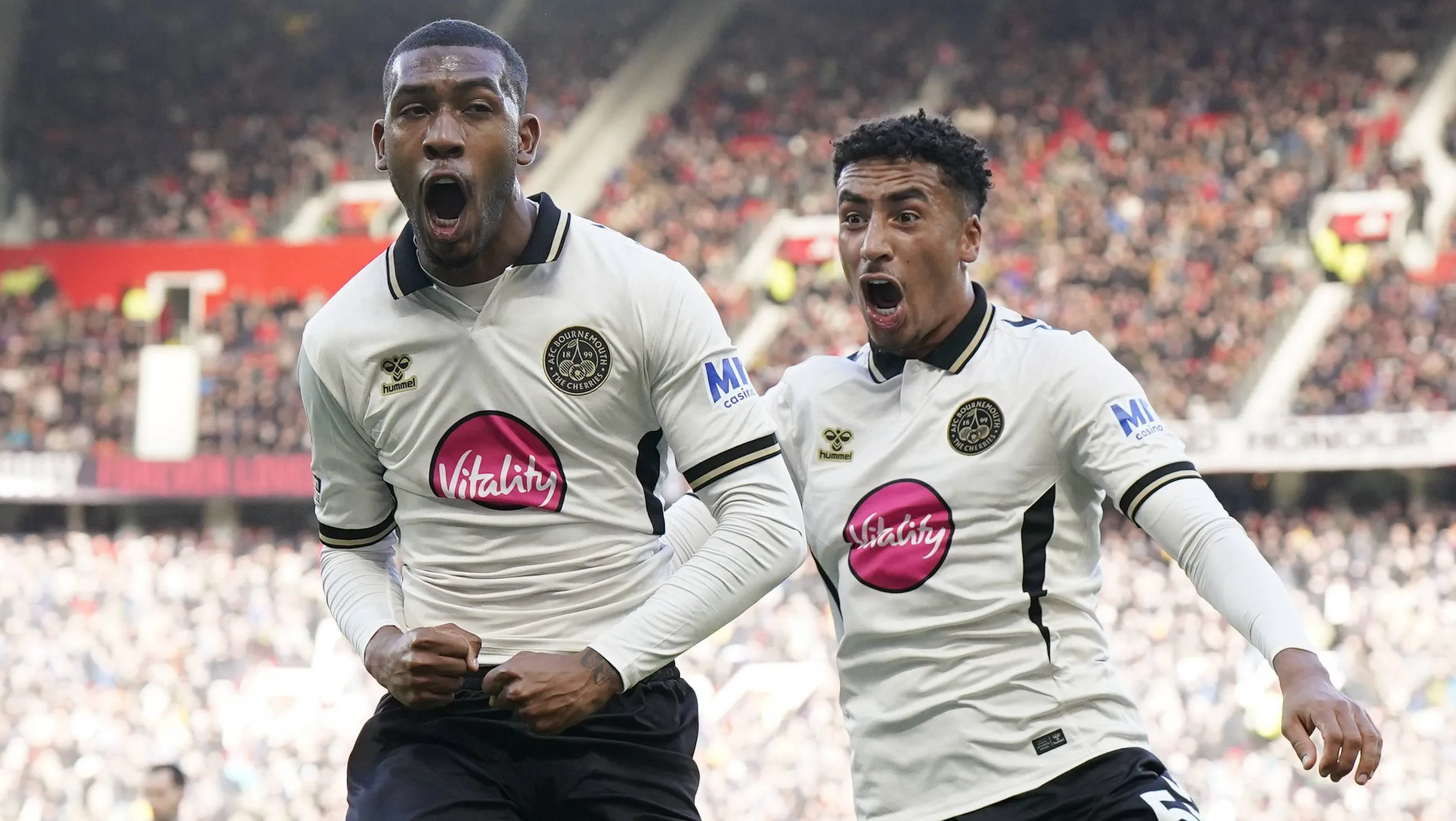 United de Carrick afunda em erros, &eacute; castigado por Rayan e Evanilson e perde mais uma