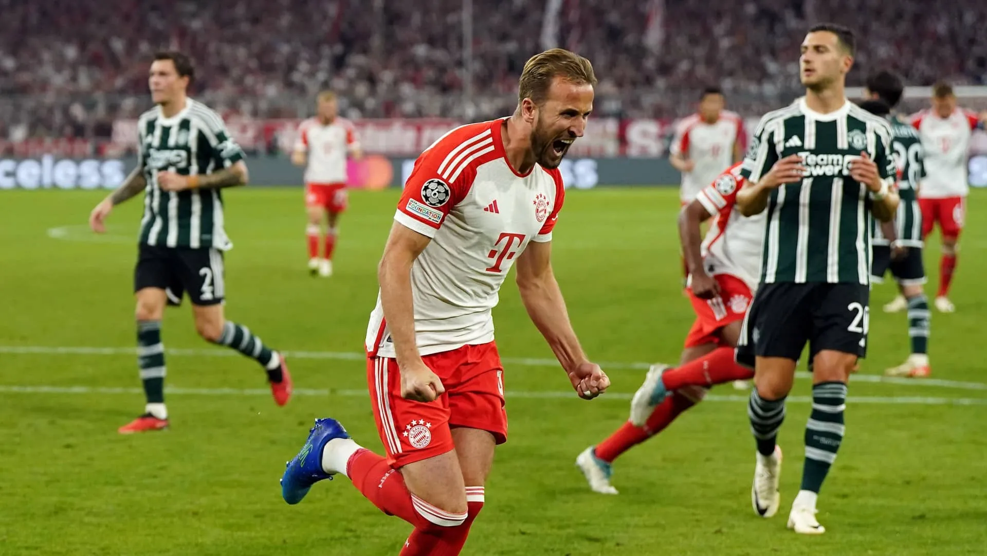 O Bayern recebeu in&uacute;meros presentes e controlou o United num el&eacute;trico 4&times;3